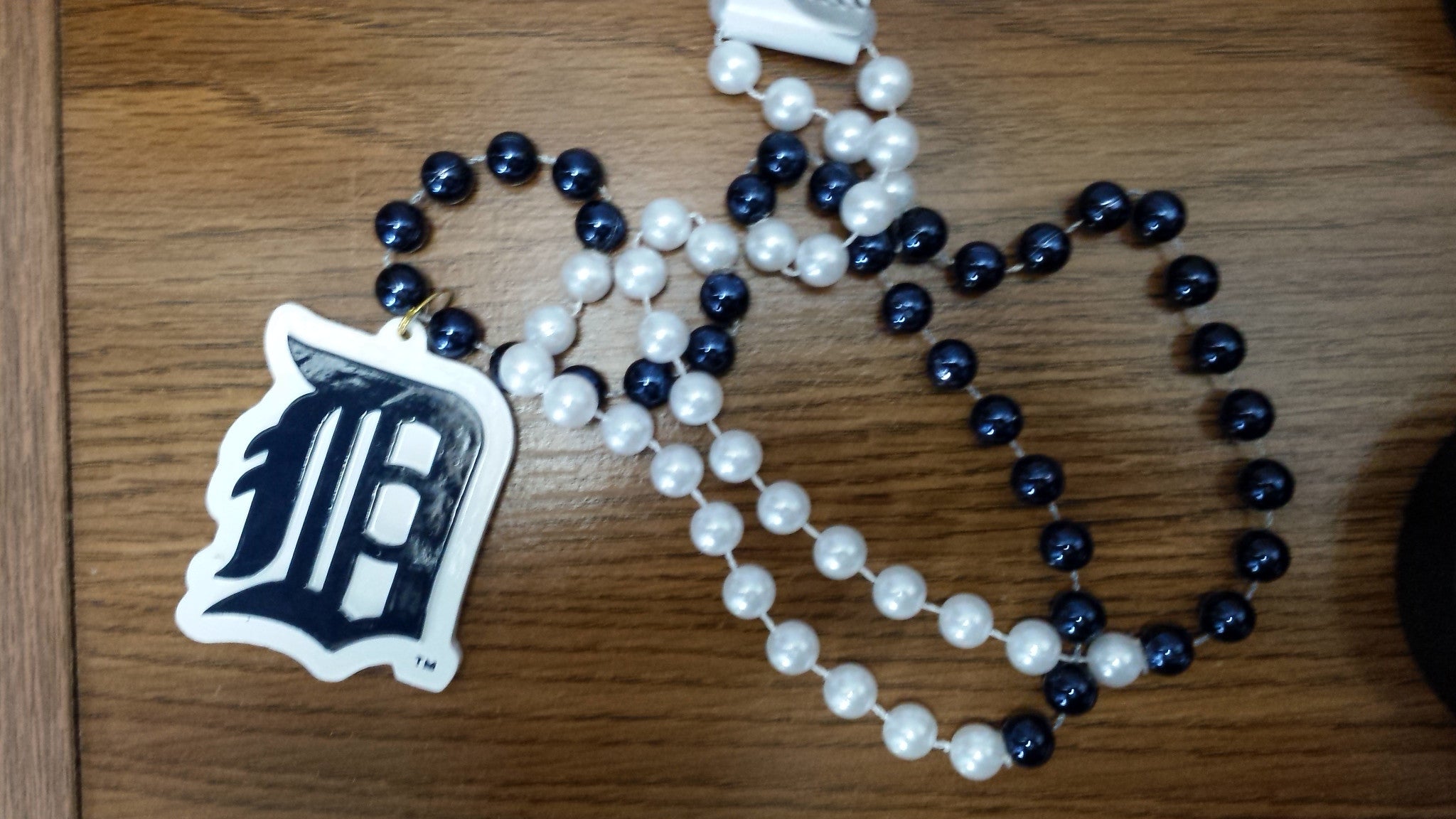 MLB Detroit Tigers Mardi Gras Beads with Medallion